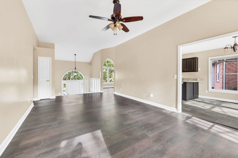 2108 N Ashford Ct - Photo 3 of 20