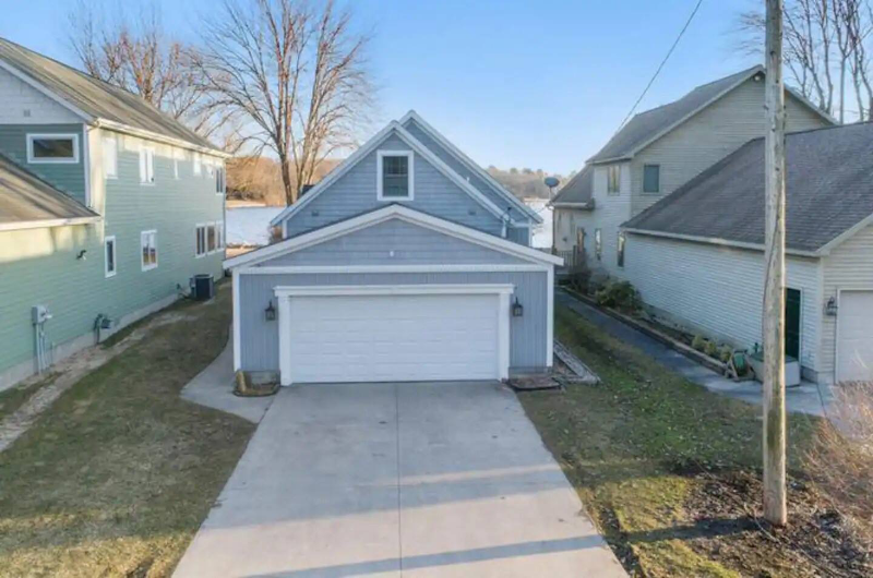 439 Lakeshore Blvd - Photo 2 of 20