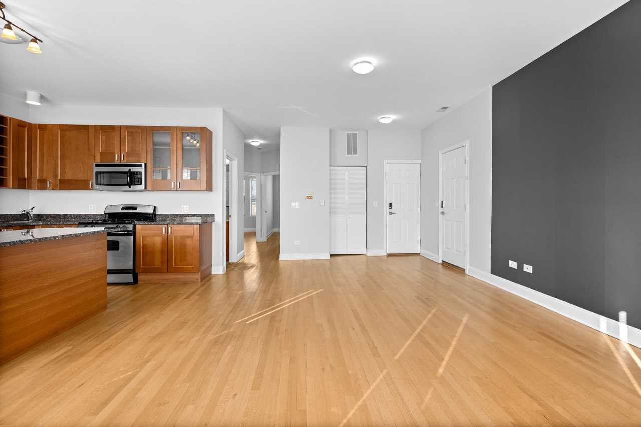 7526-7530 N Seeley Avenue - Photo 4 of 47