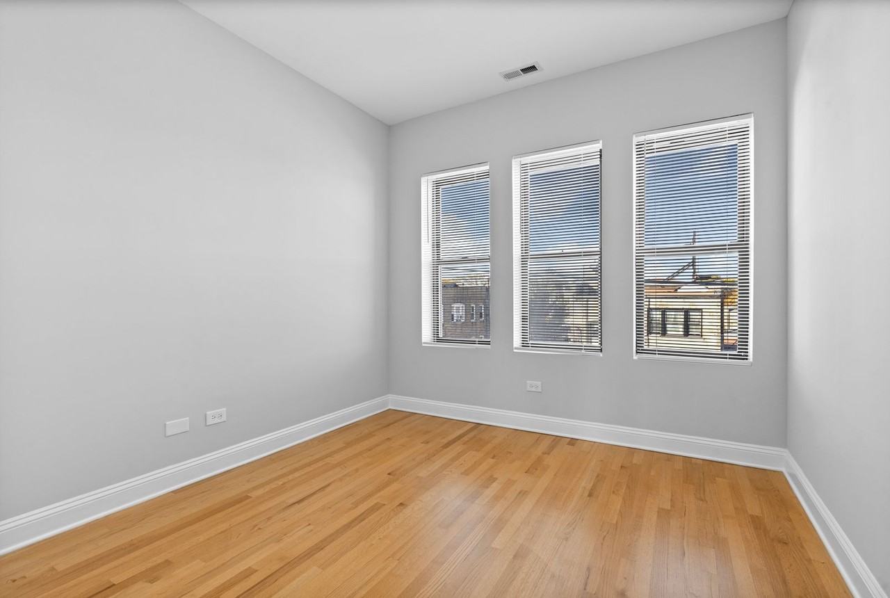 7526-7530 N Seeley Avenue - Photo 6 of 47