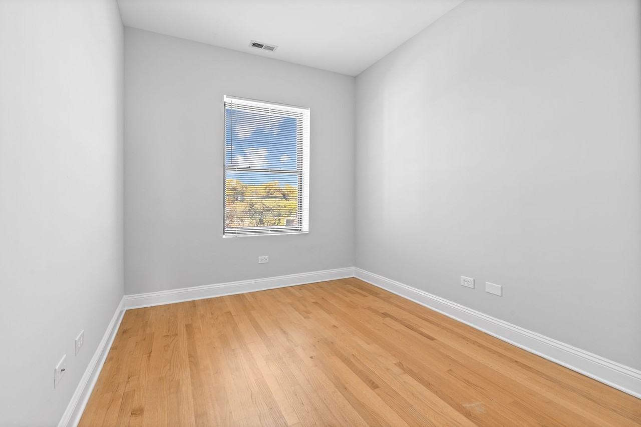 7526-7530 N Seeley Avenue - Photo 7 of 47