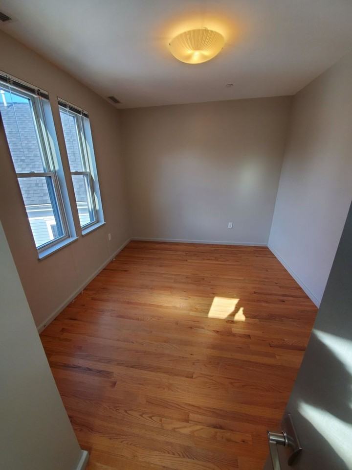 55 Glenville Ave - Photo 5 of 6