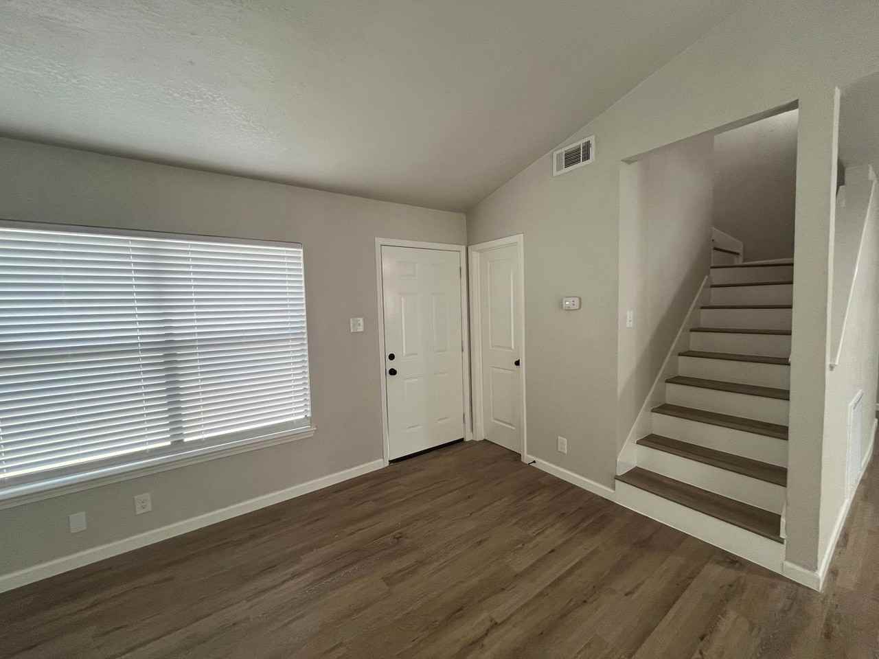 4010 Sunrise Bluff Dr - Photo 3 of 38