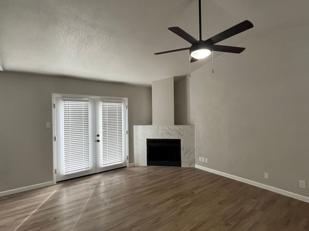 4010 Sunrise Bluff Dr - Photo 4 of 38