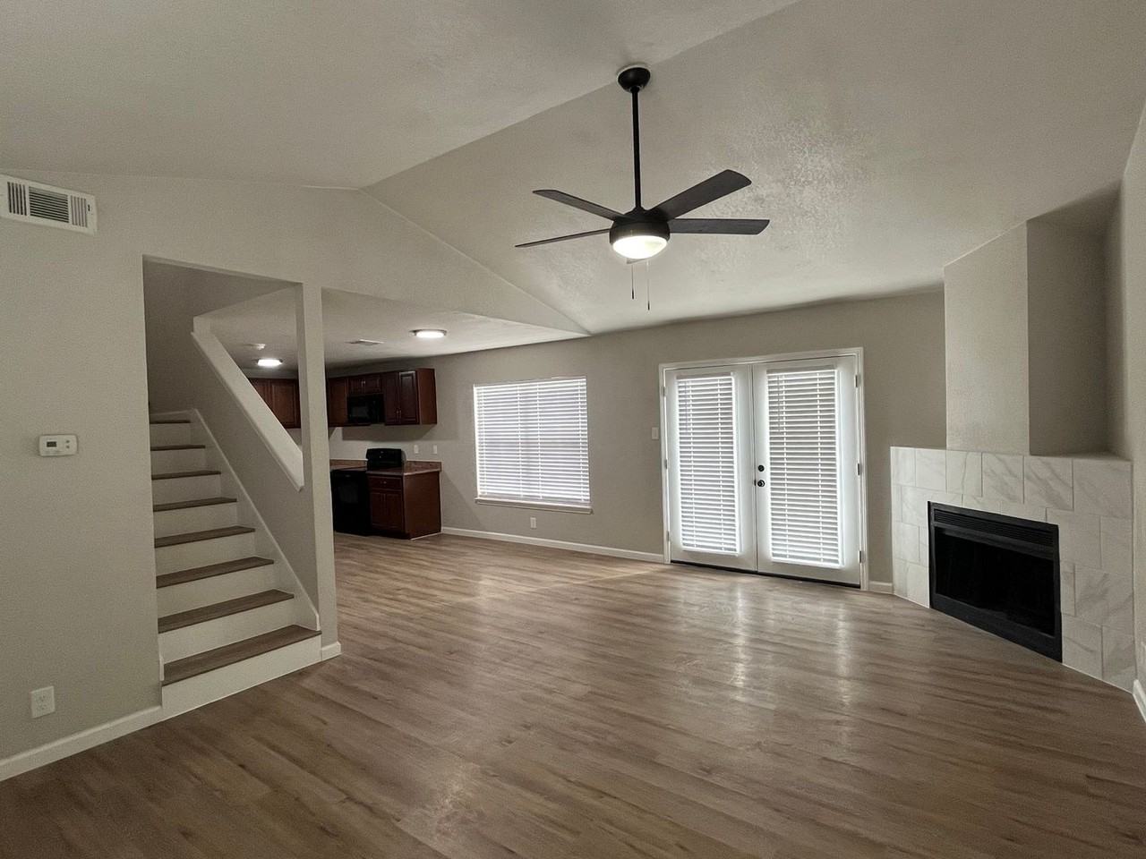 4010 Sunrise Bluff Dr - Photo 5 of 38