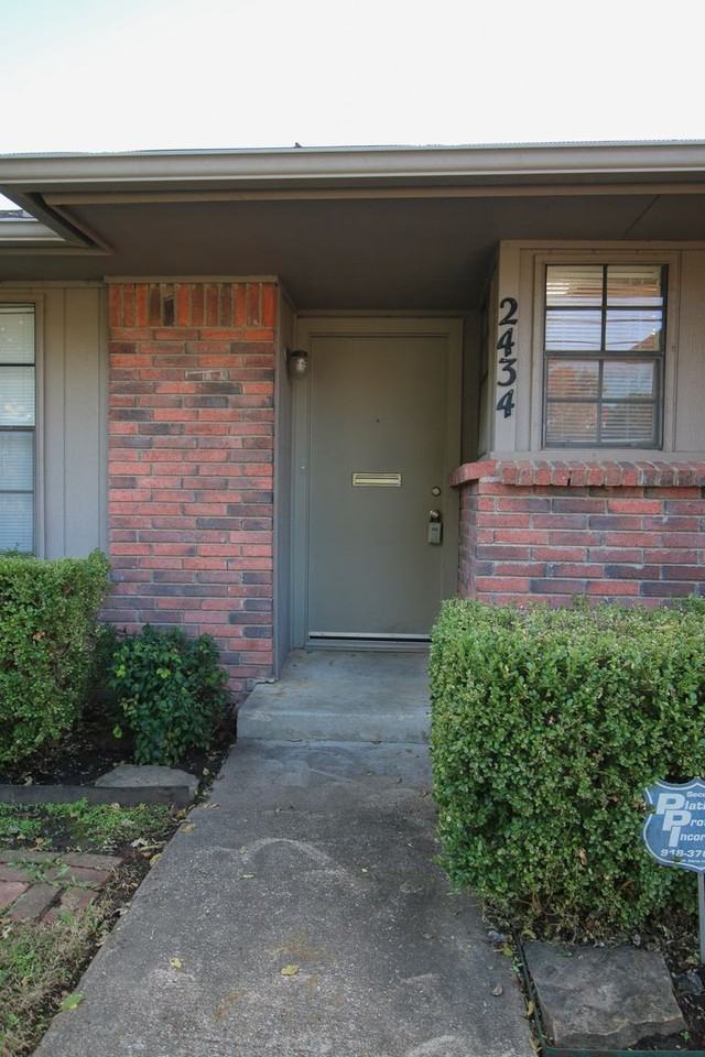2434 E 55th Pl - Photo 3 of 22
