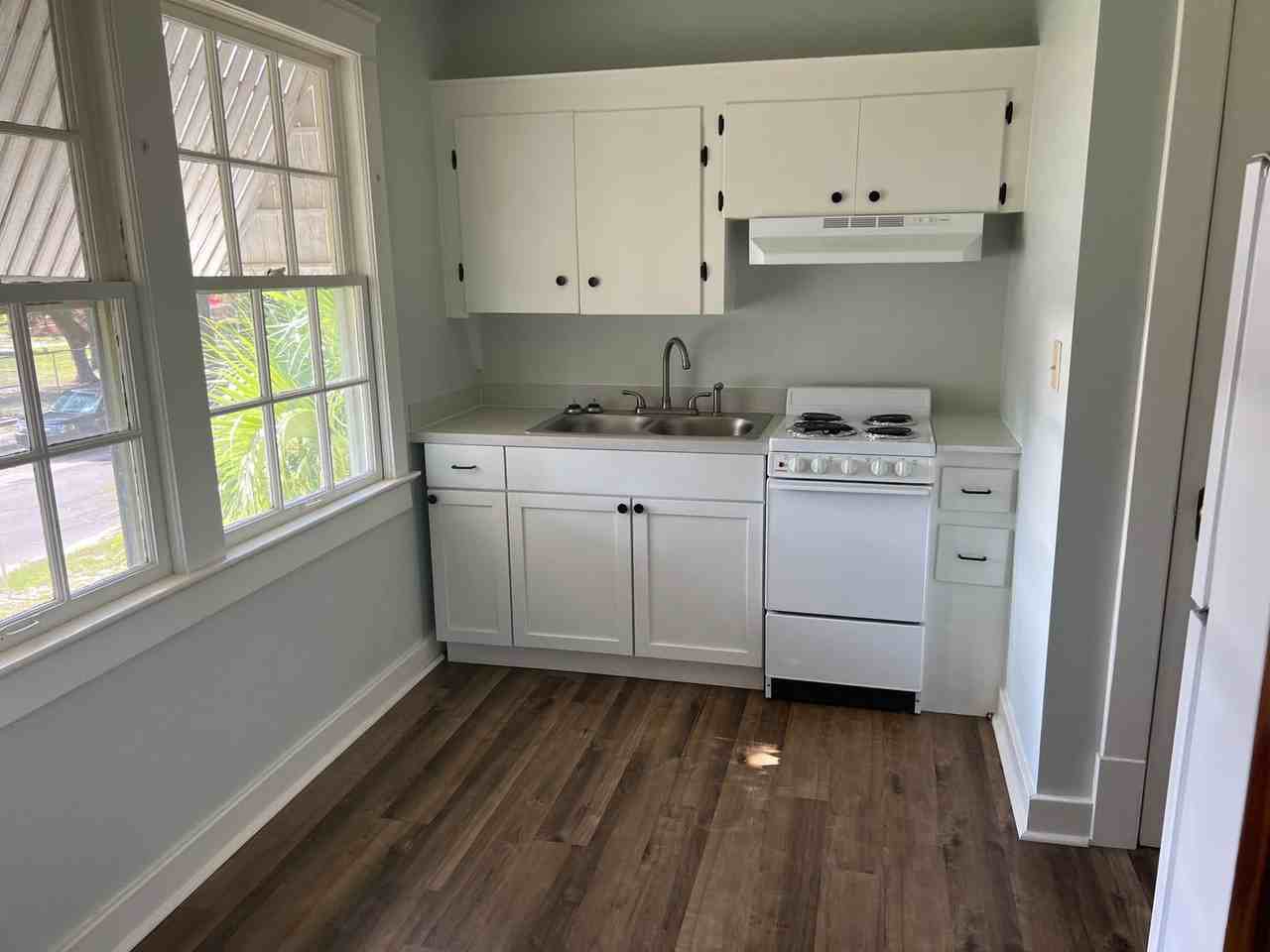202 Hamilton Ave - Photo 2 of 6