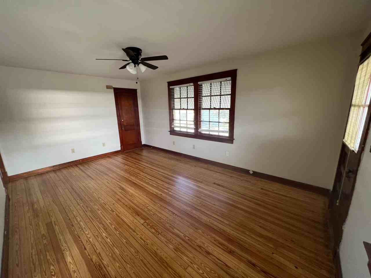 202 Hamilton Ave - Photo 3 of 6