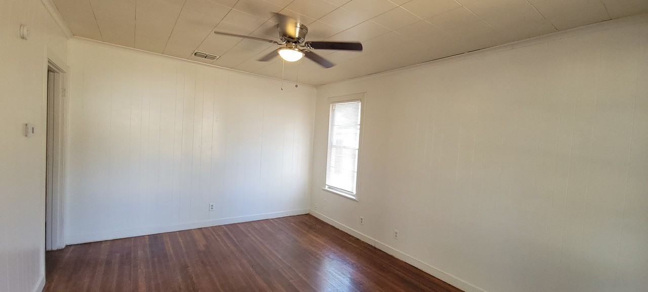 1523 Summers St - Photo 4 of 10