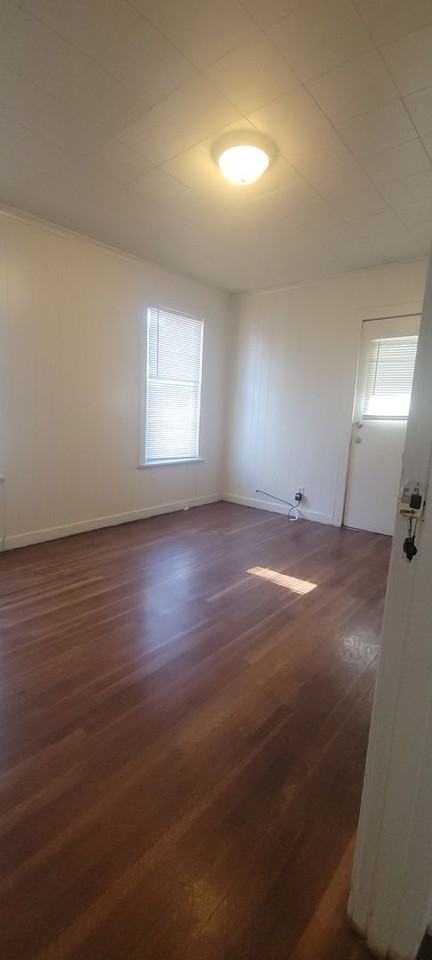 1523 Summers St - Photo 5 of 10