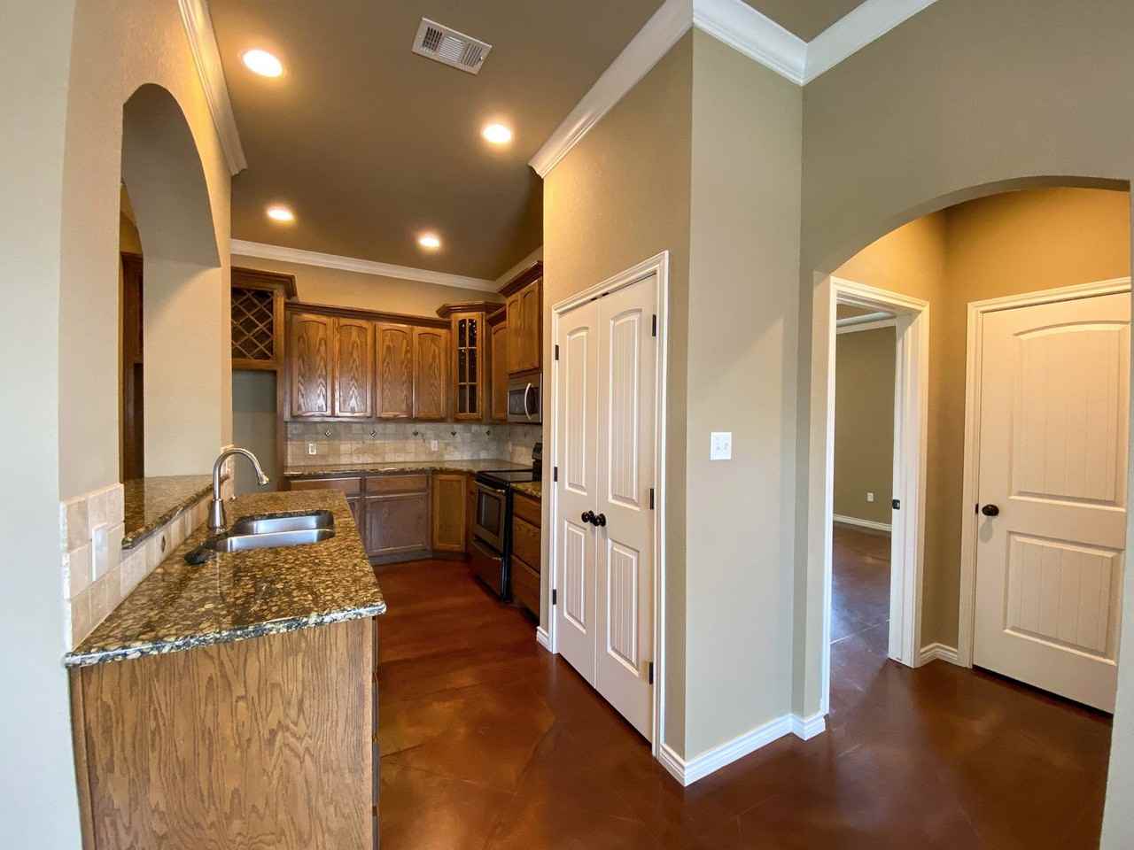 3037 Stallion Dr - Photo 5 of 19