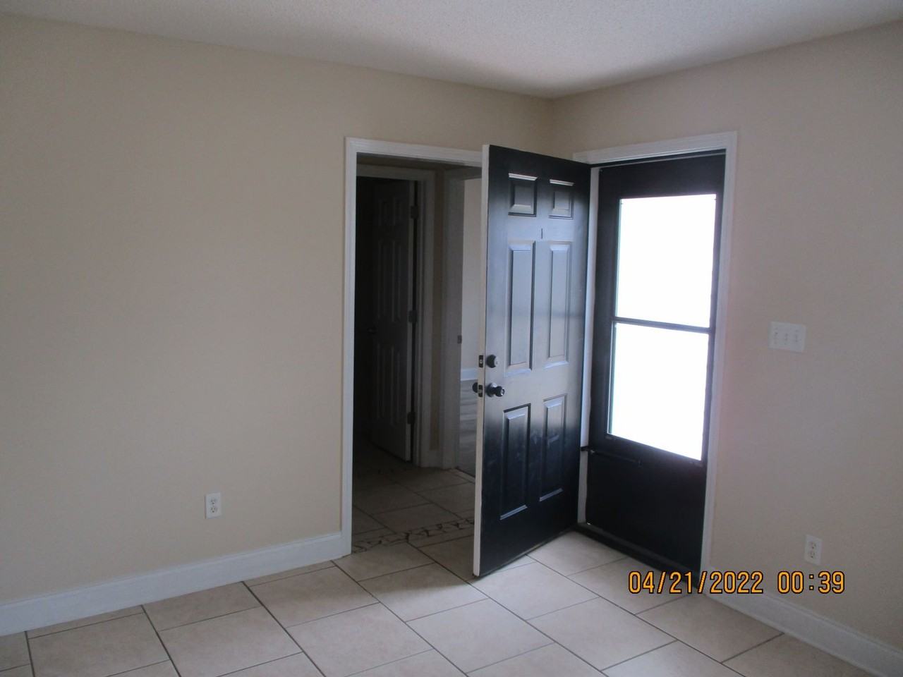 133 Laurelwood Ct - Photo 2 of 11