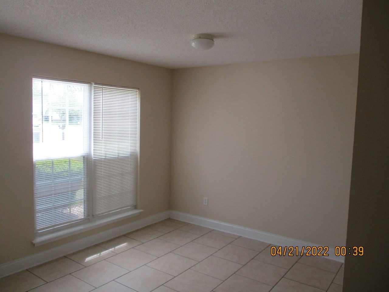 133 Laurelwood Ct - Photo 3 of 11