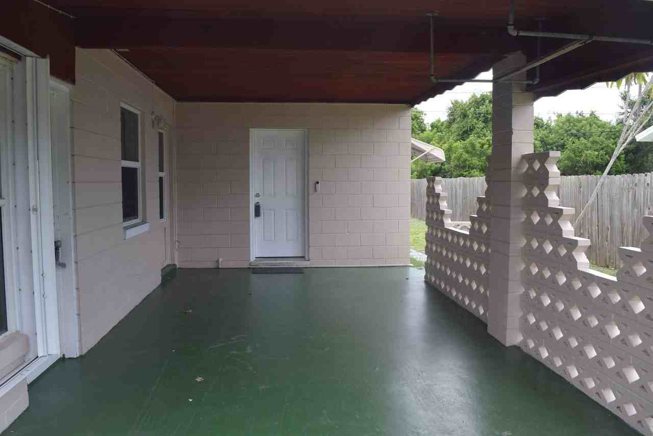 1622 Ne Maureen Ct - Photo 2 of 14