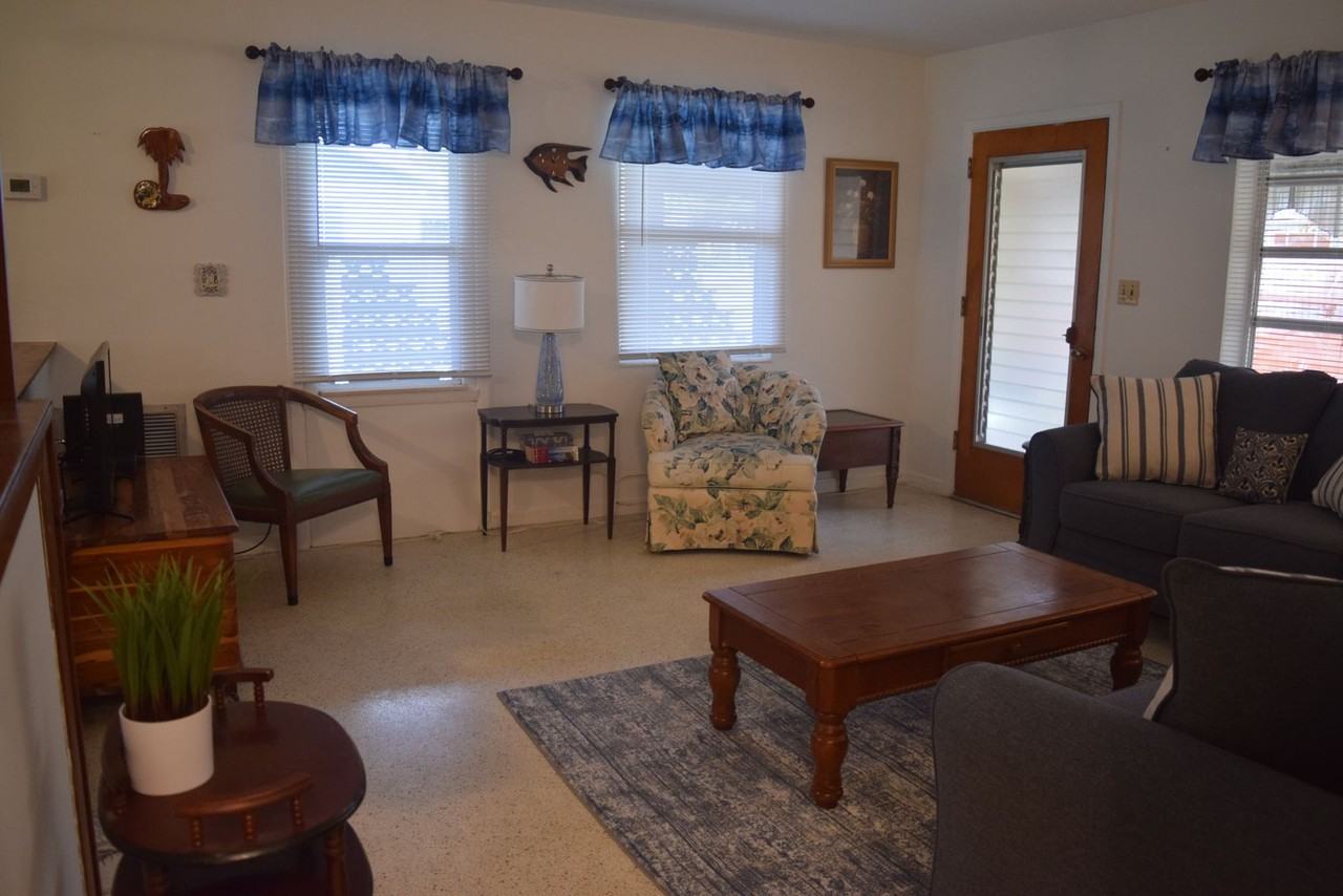 1622 Ne Maureen Ct - Photo 7 of 14