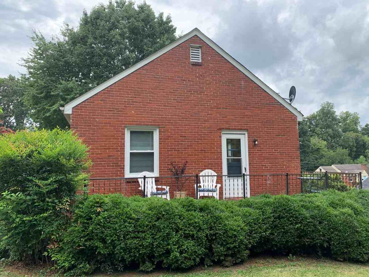 904 Westview Dr - Photo 2 of 14