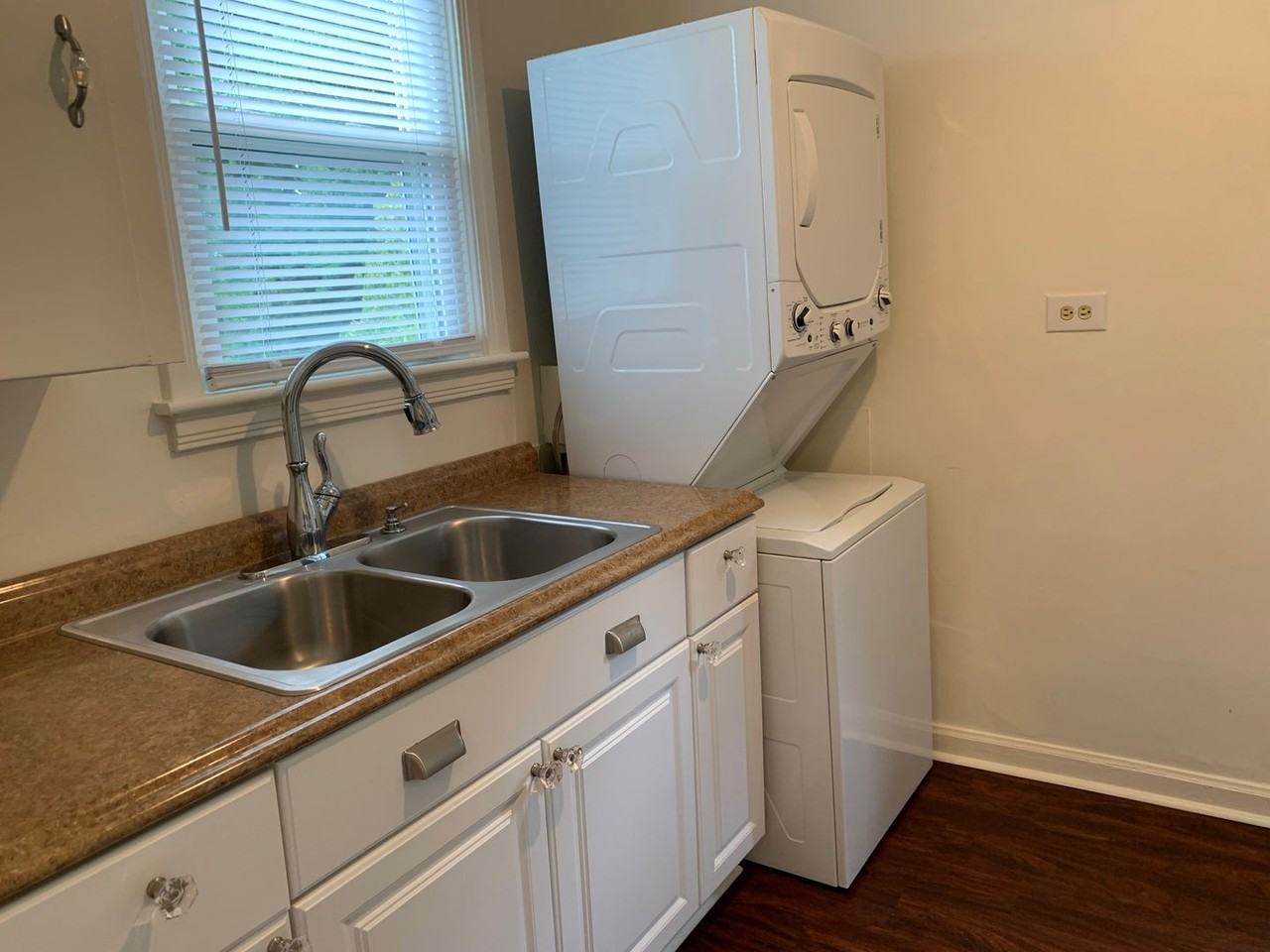 904 Westview Dr - Photo 4 of 14