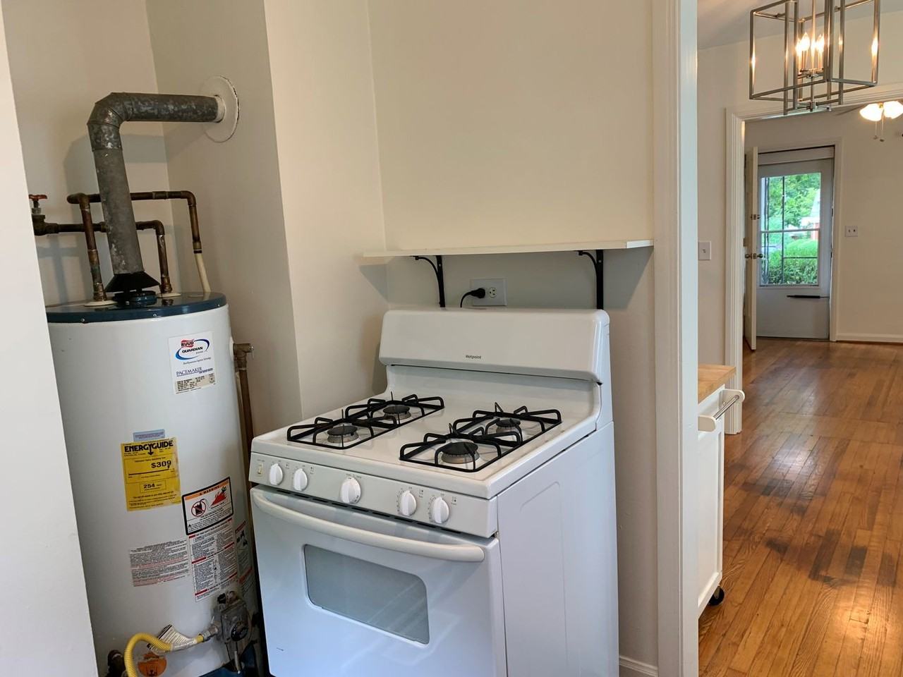 904 Westview Dr - Photo 6 of 14
