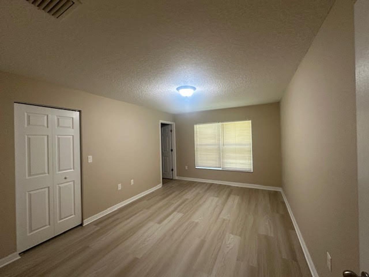 Duplex for rent - Photo 2 of 12