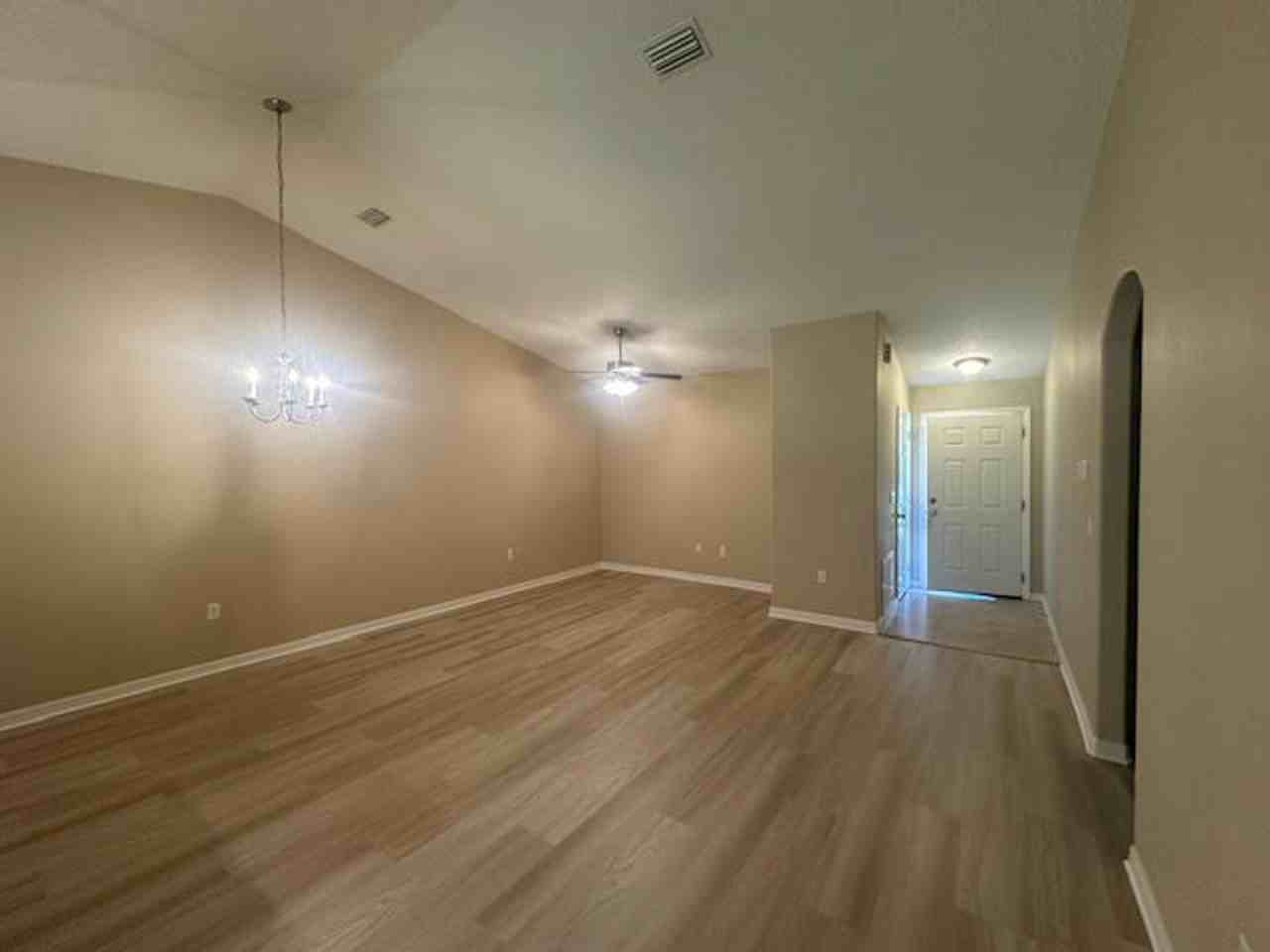 Duplex for rent - Photo 5 of 12