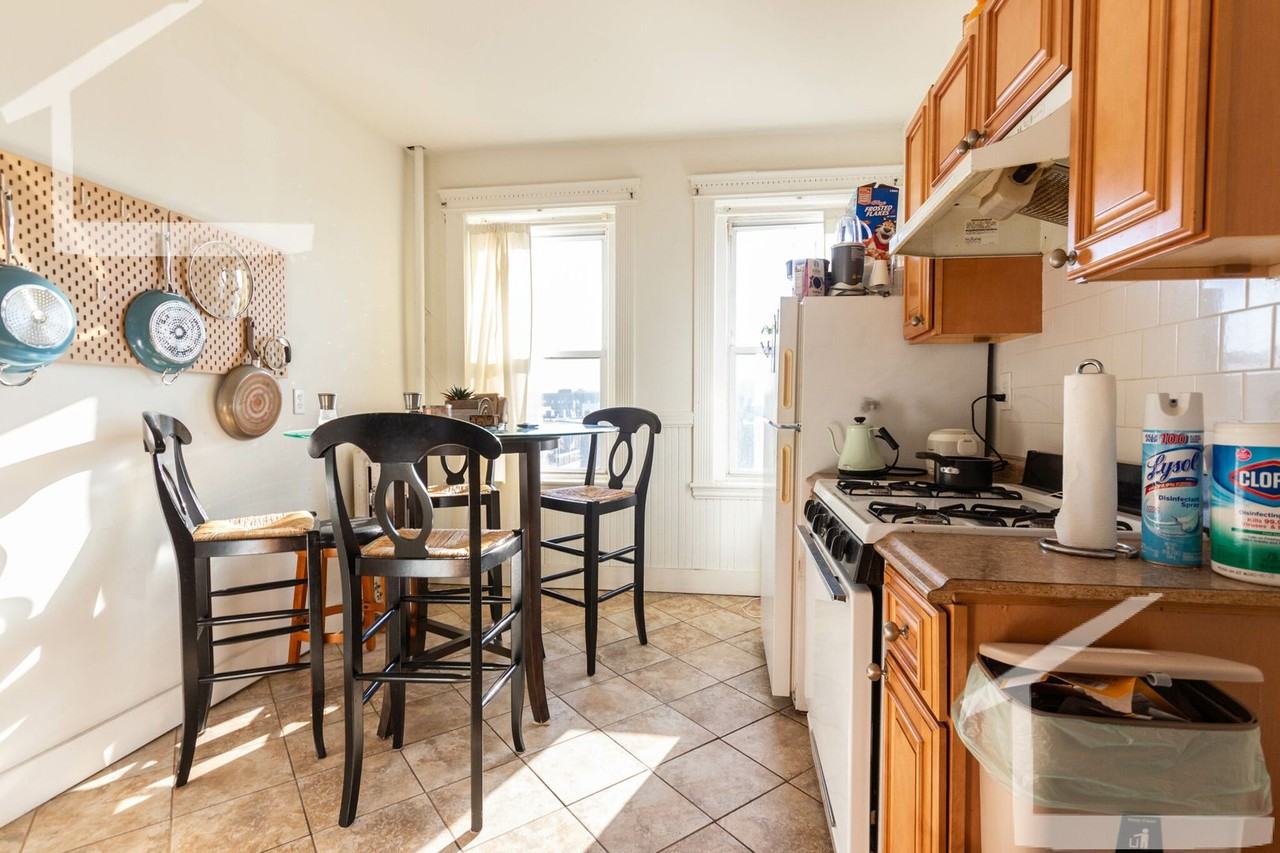 52 Brighton Ave - Photo 4 of 7