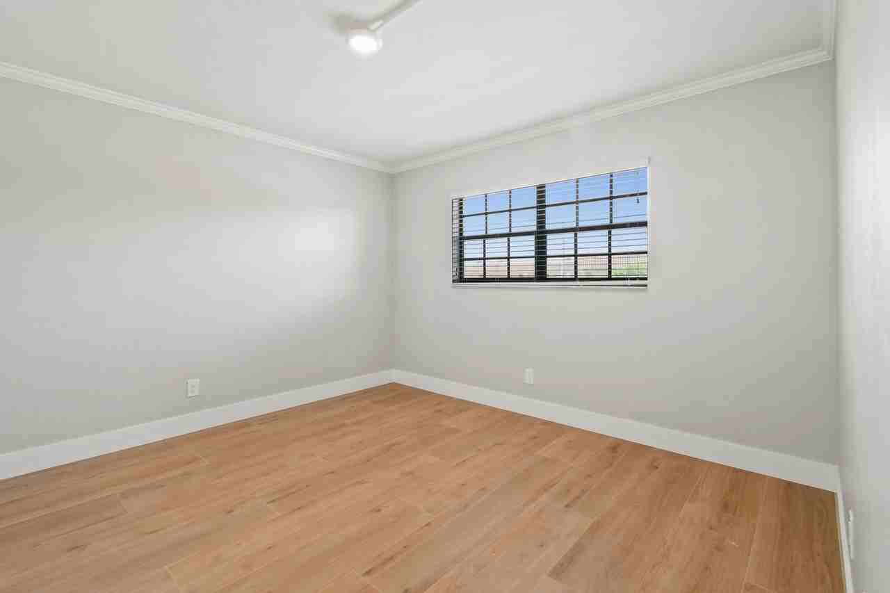 318-324 Southwind Drive - Photo 5 of 35