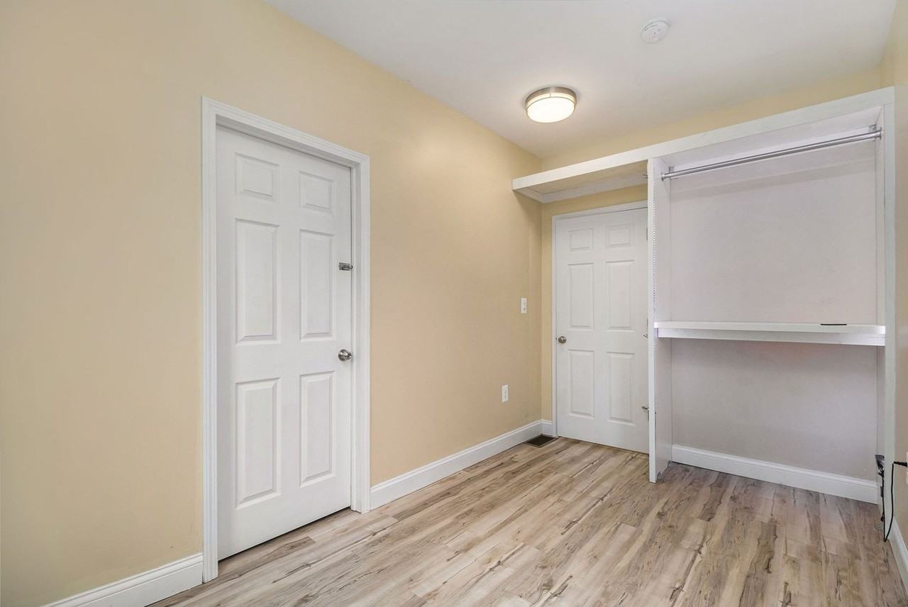 239 Russell St - Photo 3 of 12