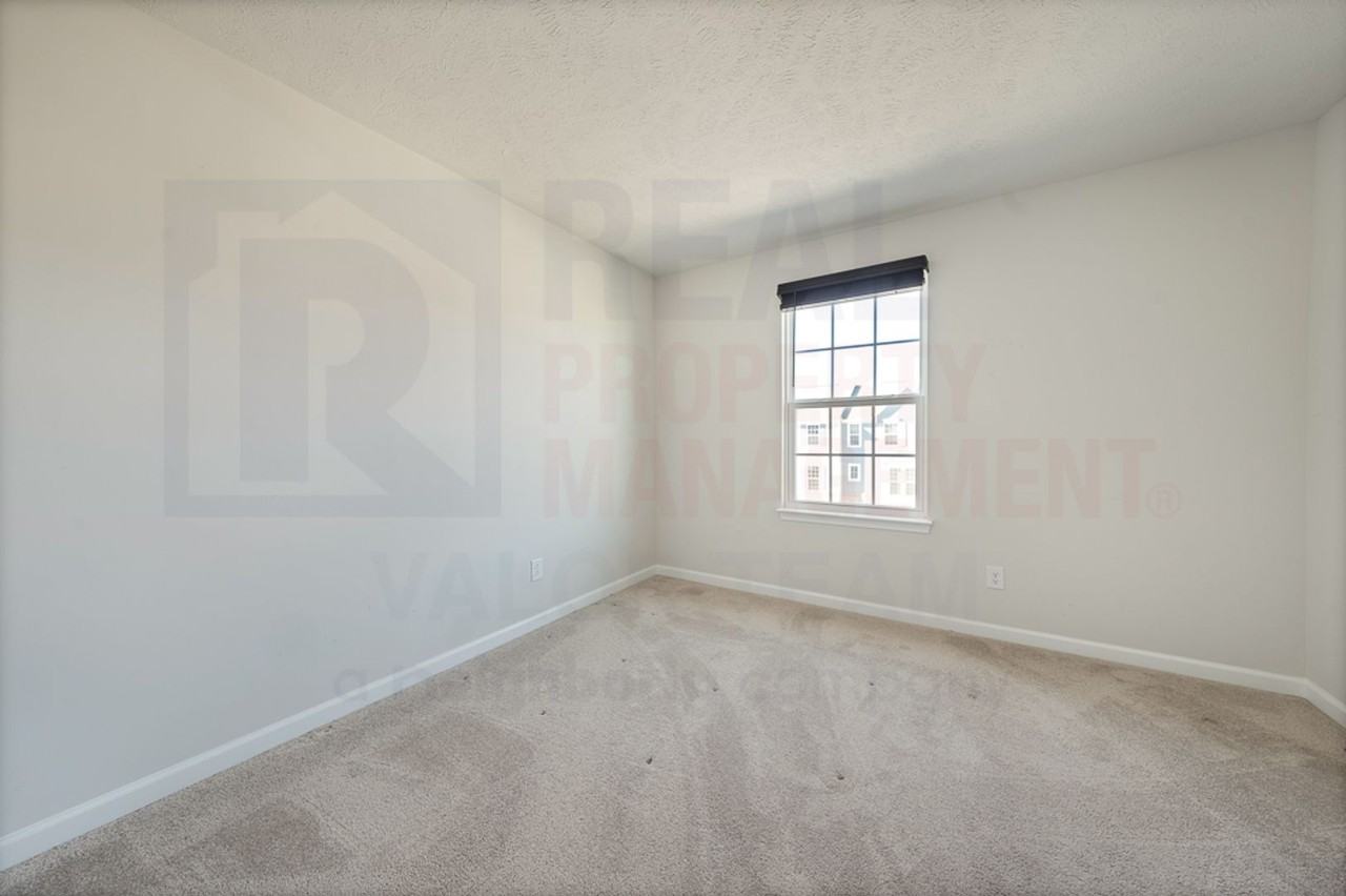 4011 N Steels Cir - Photo 7 of 23