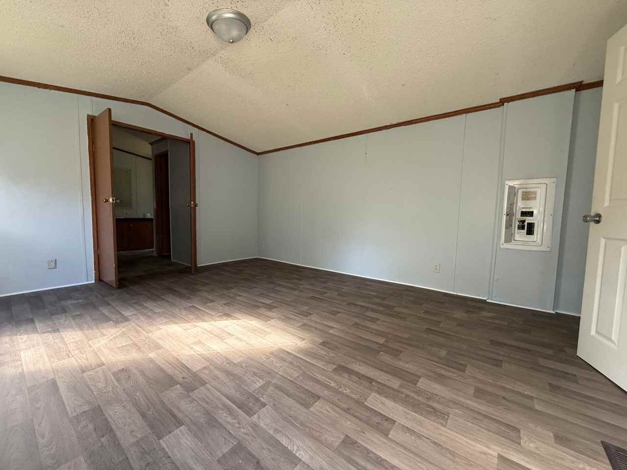 75 Mineral Ct - Photo 3 of 7