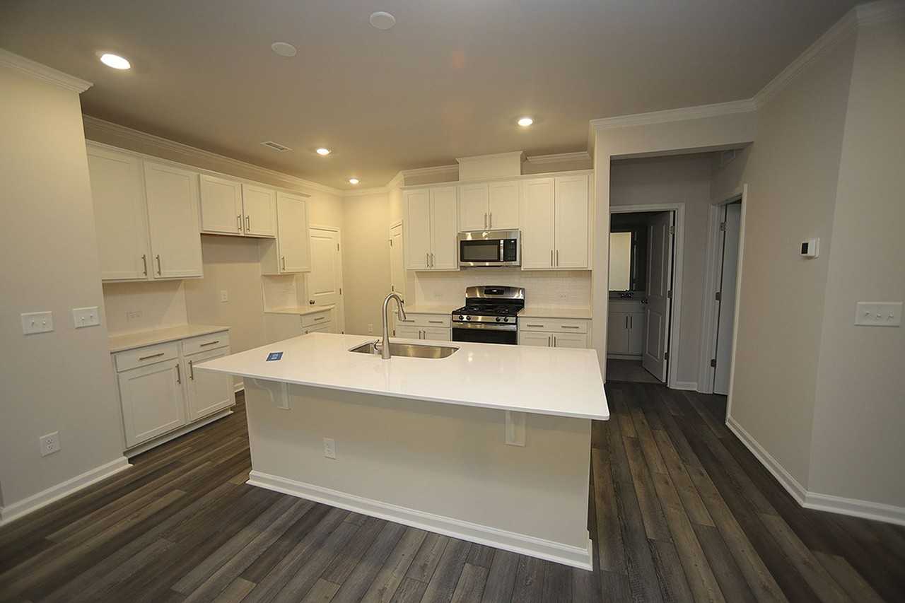 2235 Cape May Ln - Photo 3 of 20