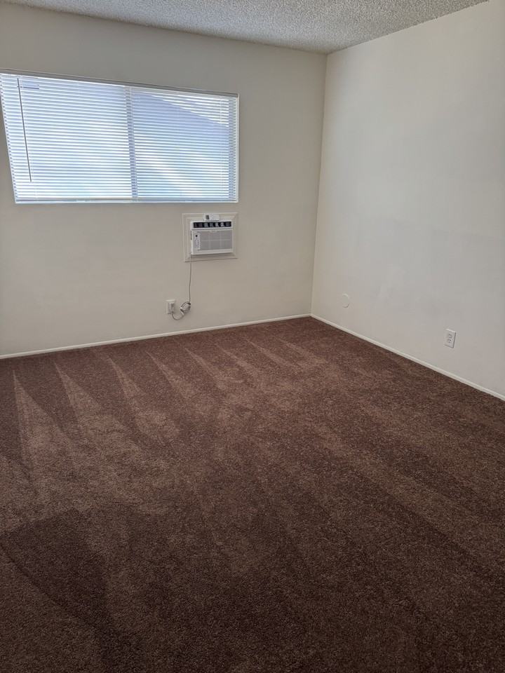729 Locust St #5 - Photo 7 of 10