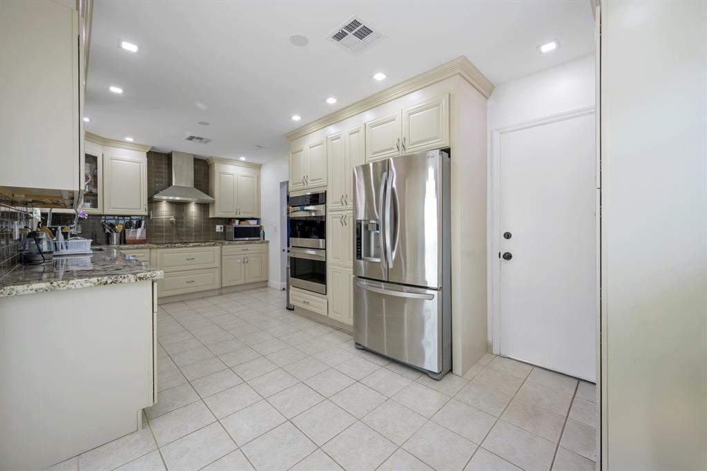 321 Sw 11th Ave - Photo 2 of 8