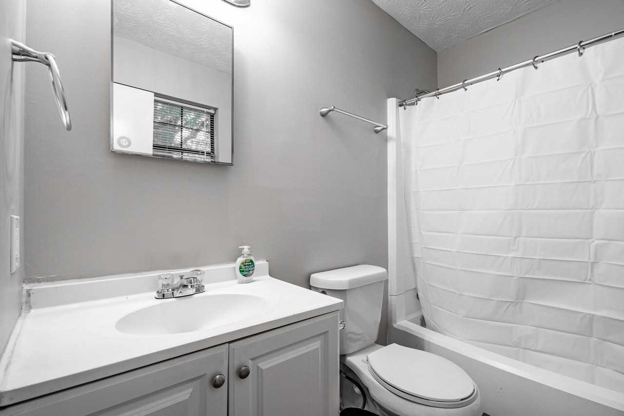 Candler Woods Dr - Photo 4 of 10