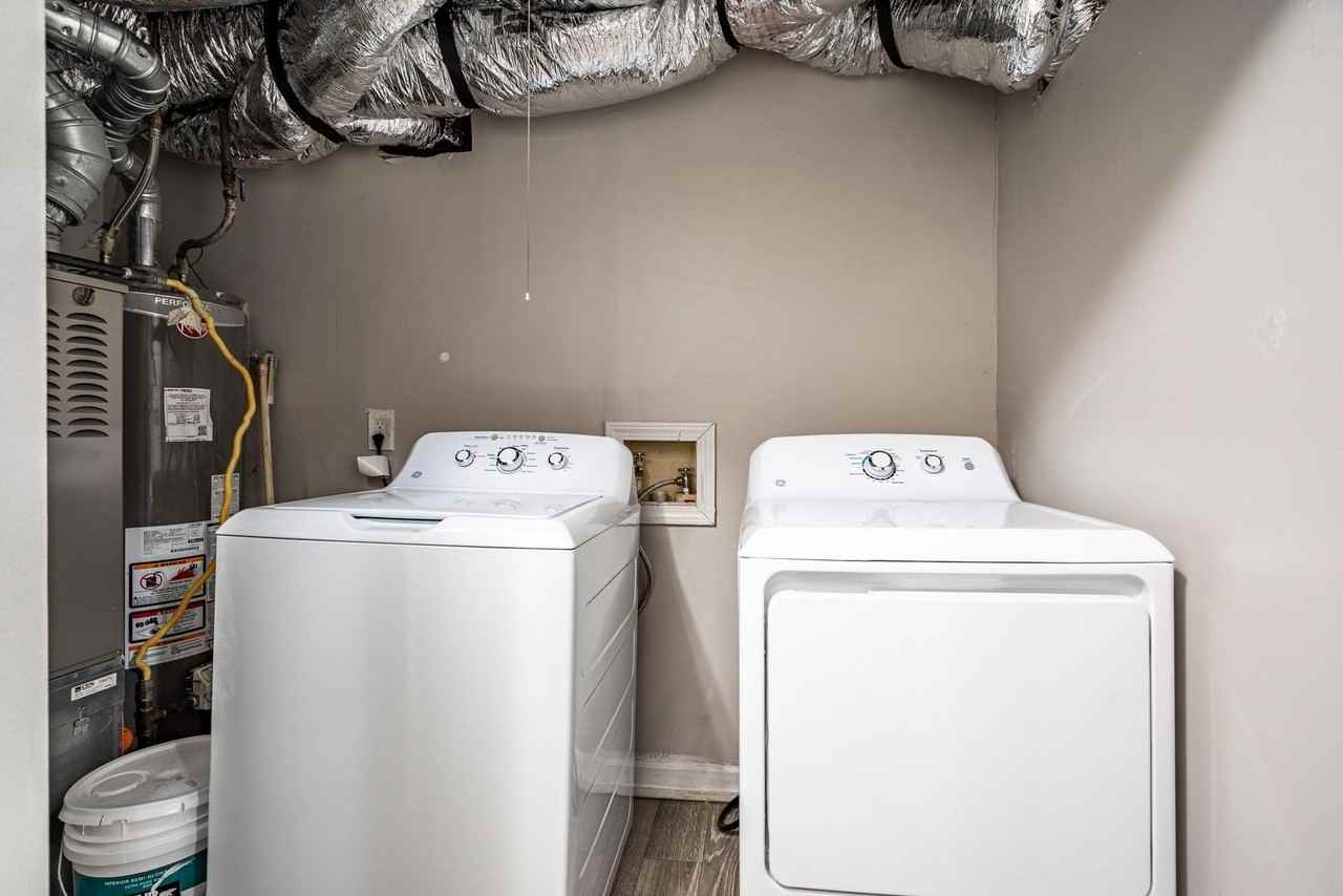 Candler Woods Dr - Photo 5 of 10