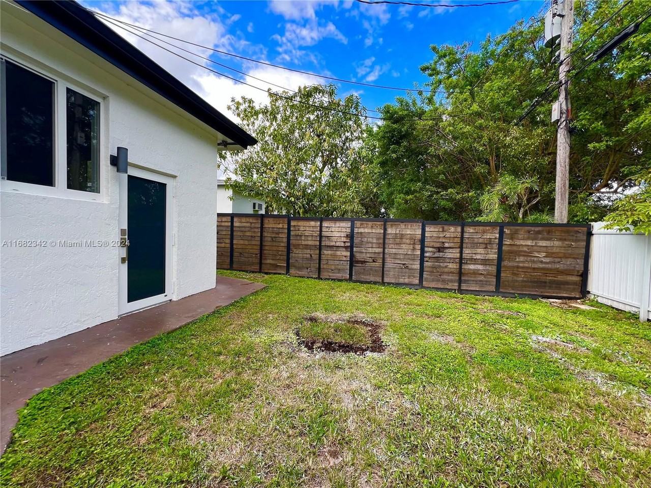 2301 Sw 82nd Pl #9 - Photo 2 of 8