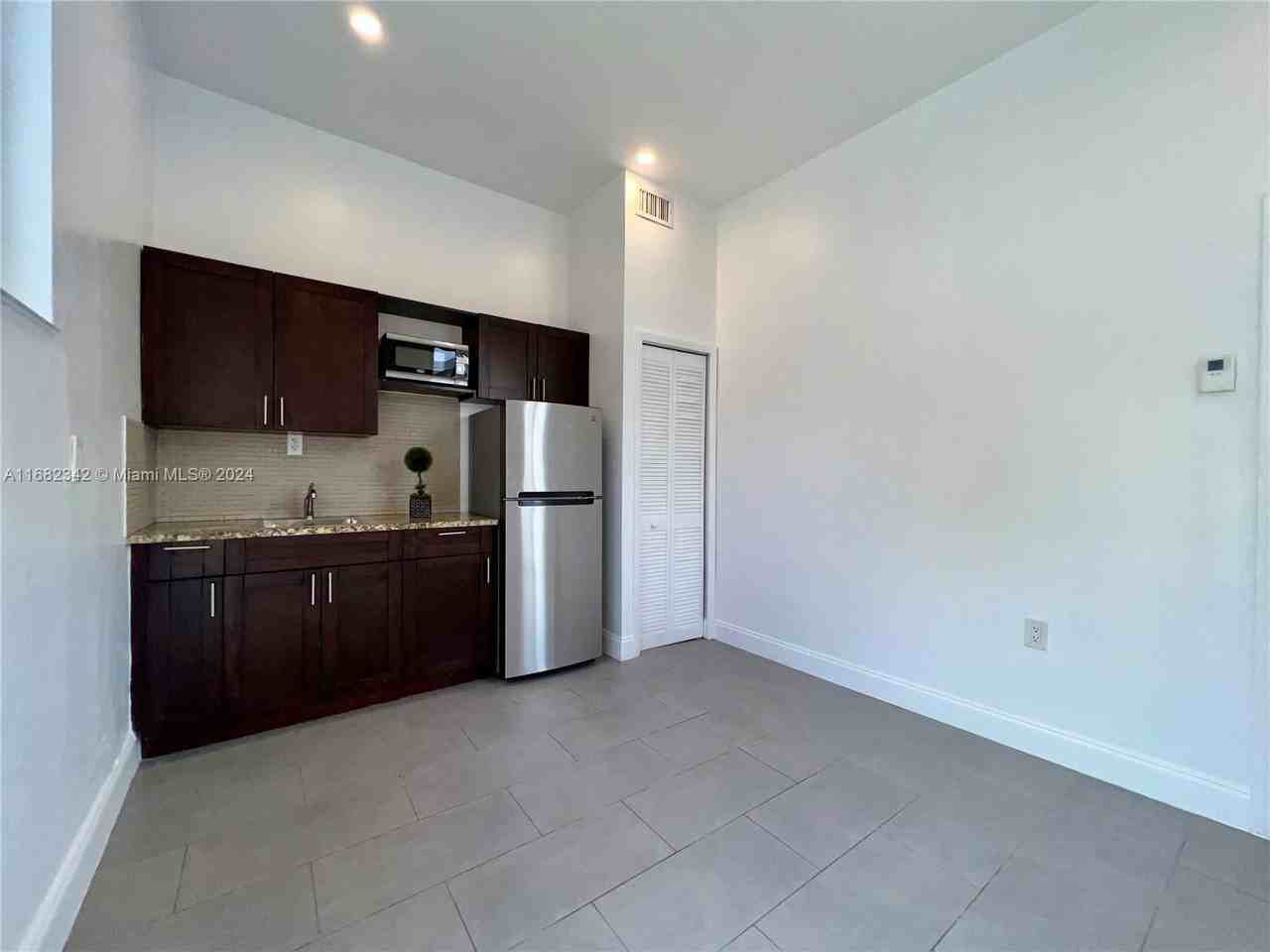 2301 Sw 82nd Pl #9 - Photo 3 of 8