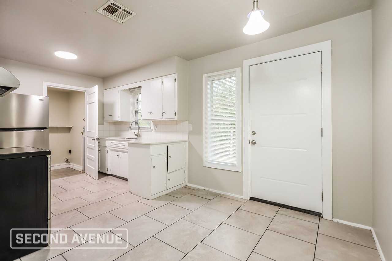 1413 Se 39th St - Photo 6 of 27