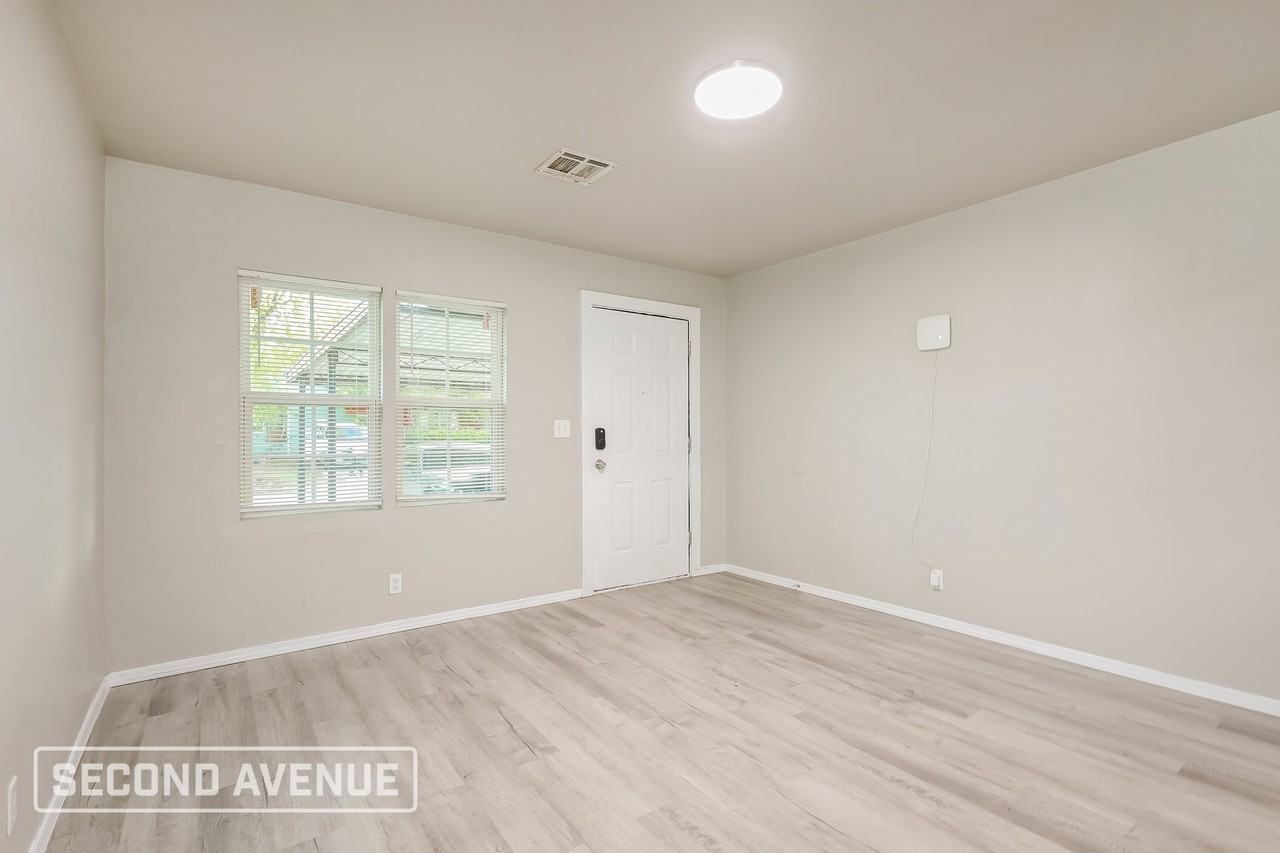 1413 Se 39th St - Photo 4 of 27