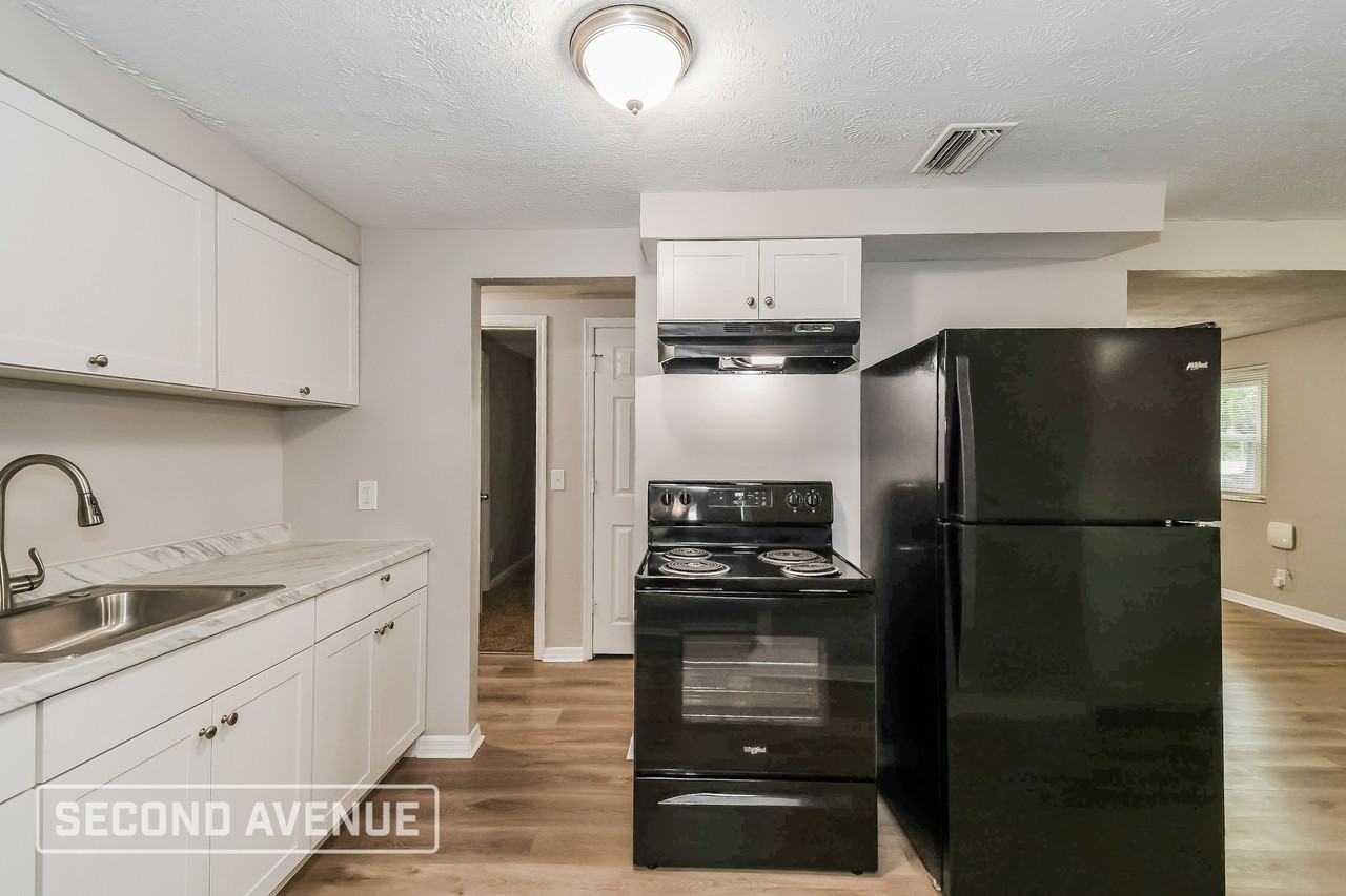 2230 W 11th St - Photo 5 of 25