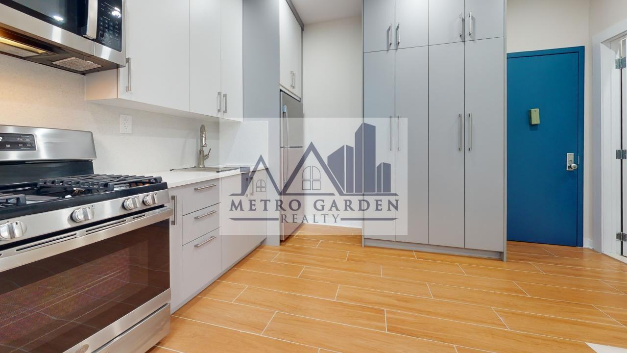 104 12 Metropolitan Avenue #2F - Photo 4 of 22