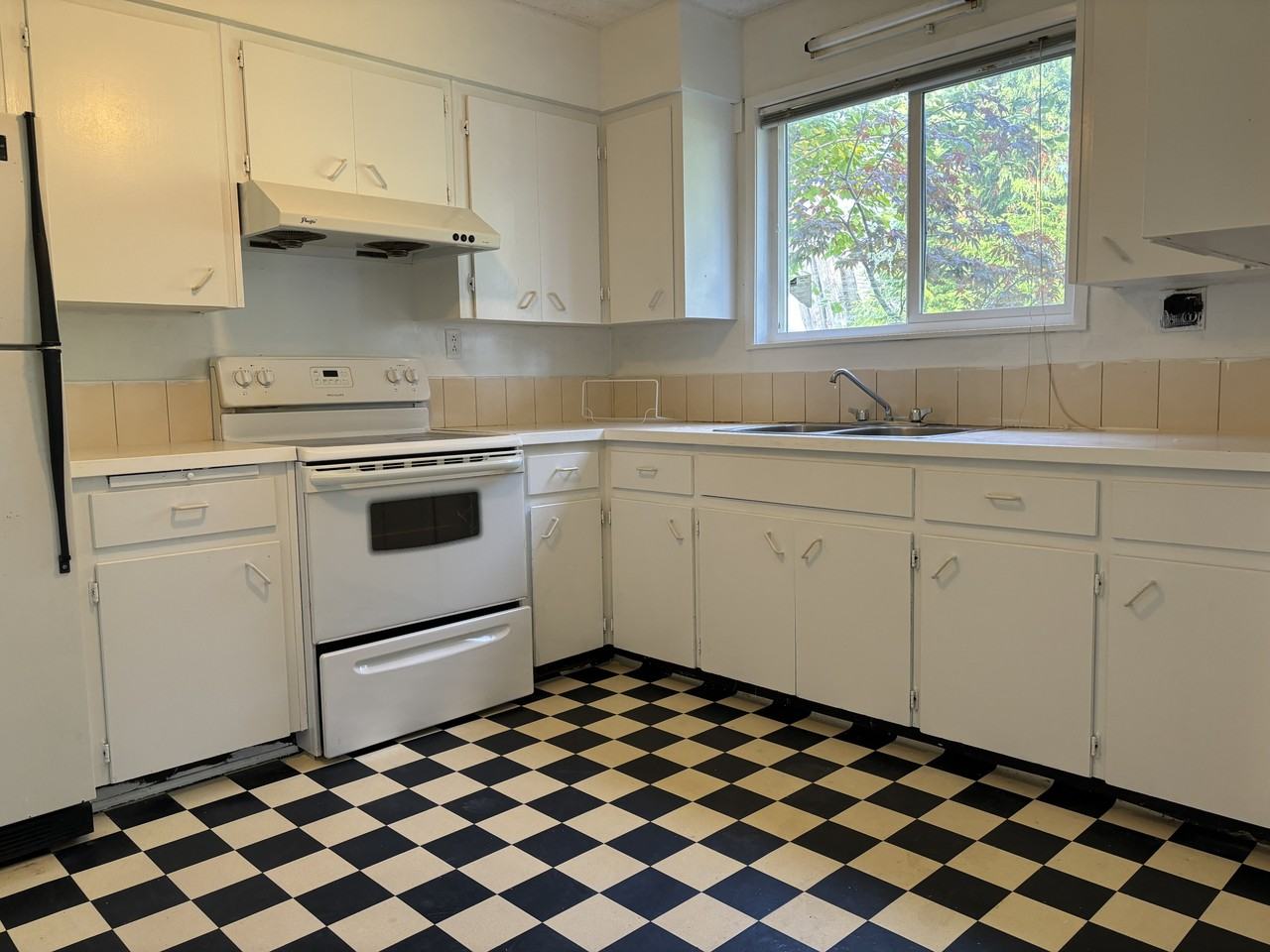 10297 149A Street - Photo 4 of 7