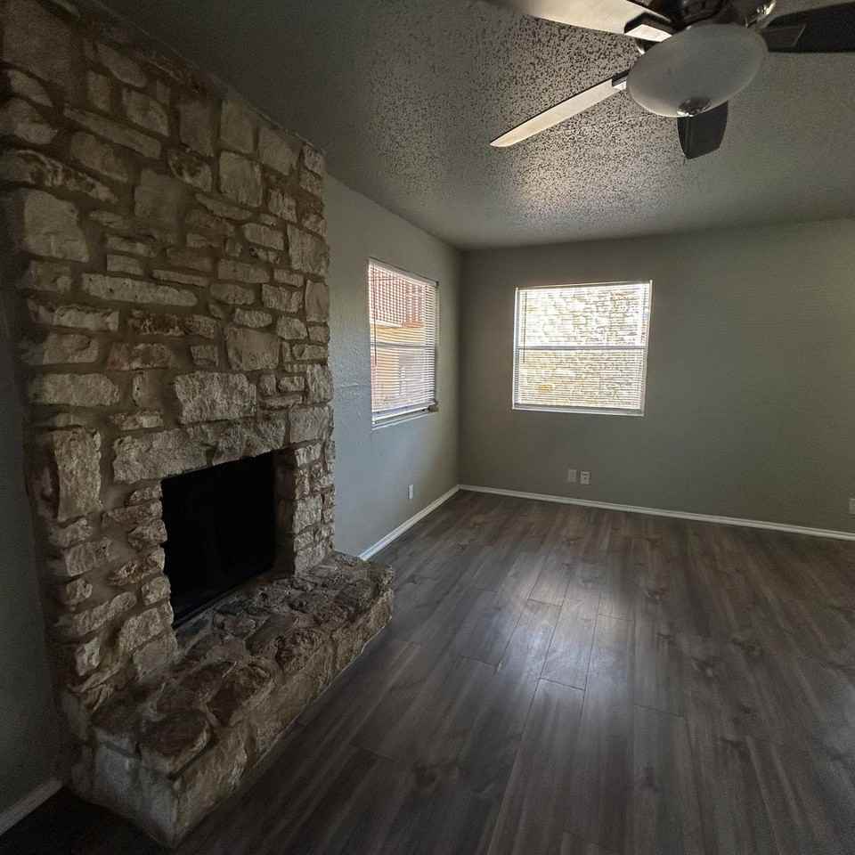 901 Taulbee Ln - Photo 3 of 25