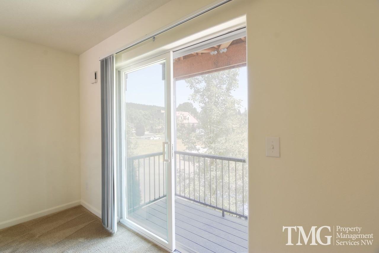 1017 SE 12th Ave - Photo 3 of 31