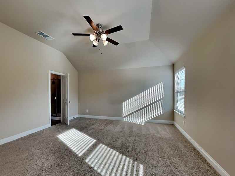 633 Comal Dr - Photo 5 of 12