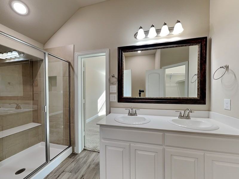 633 Comal Dr - Photo 7 of 12