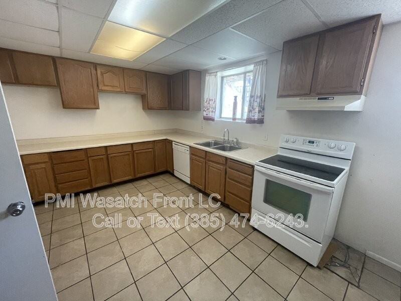 9140 S Judd Ln - Photo 7 of 46