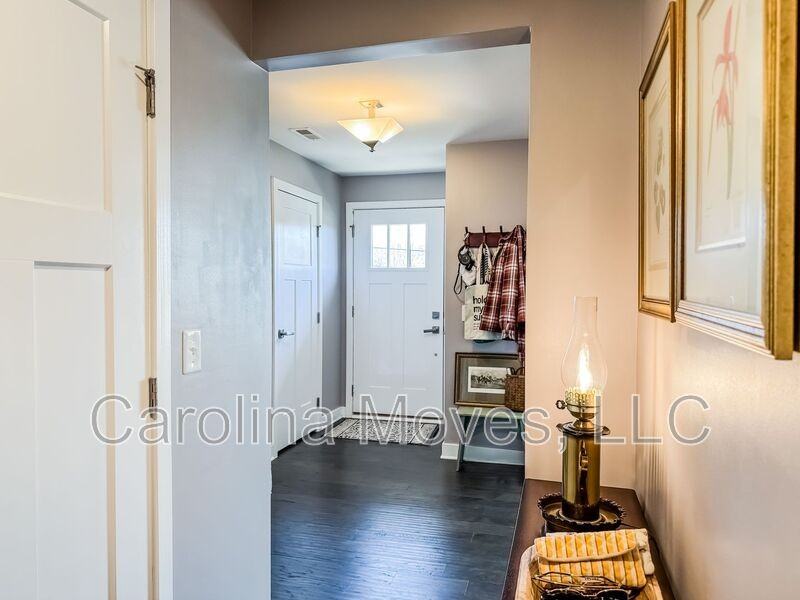 35 Itasca Dr - Photo 3 of 19