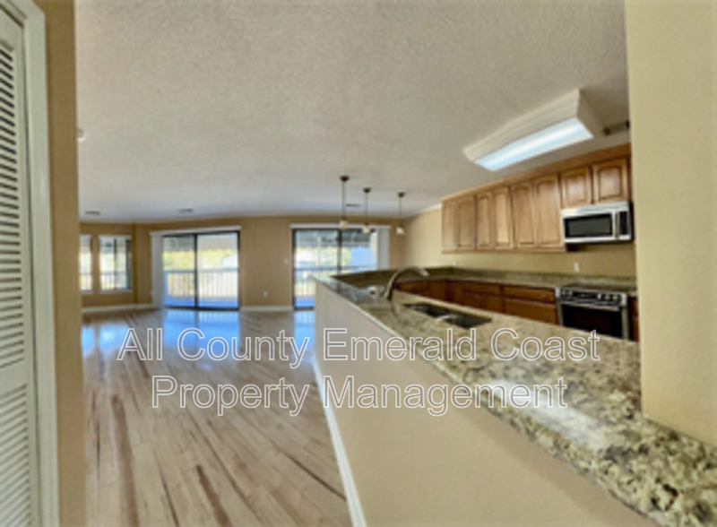 206 Westlake Ct #W206 - Photo 2 of 17