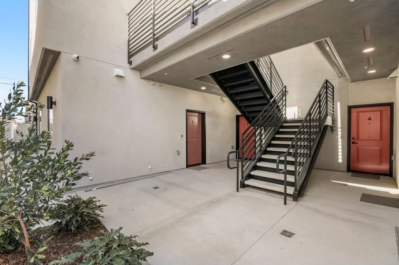 Summit on Iowa - Photo 4 of 10