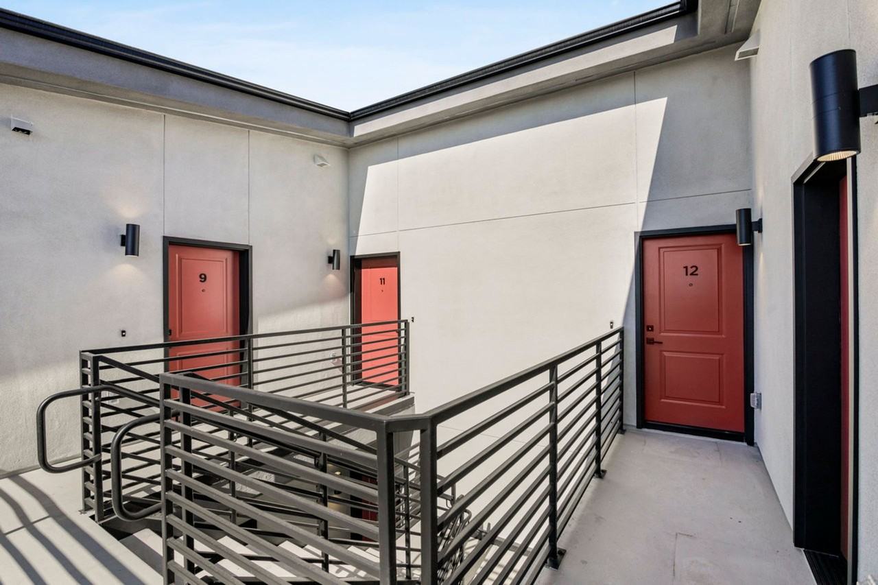 Summit on Iowa - Photo 5 of 10